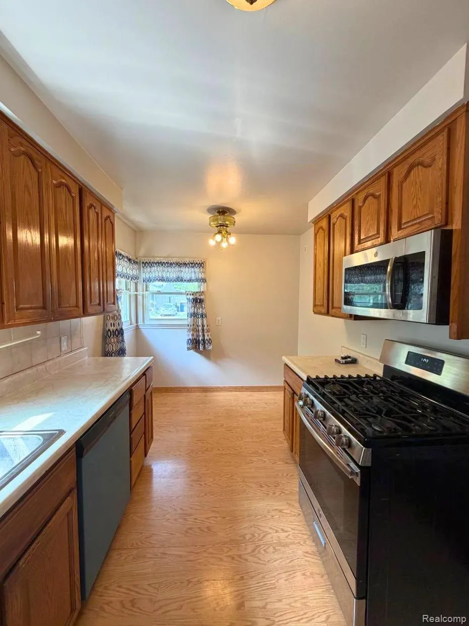 29537 Hazelwood Street Inkster City, MI 48141