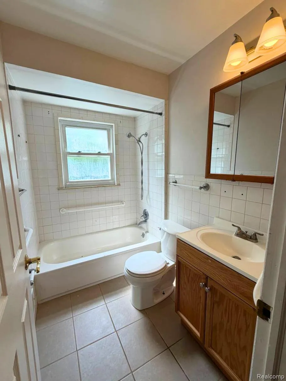29537 Hazelwood Street Inkster City, MI 48141