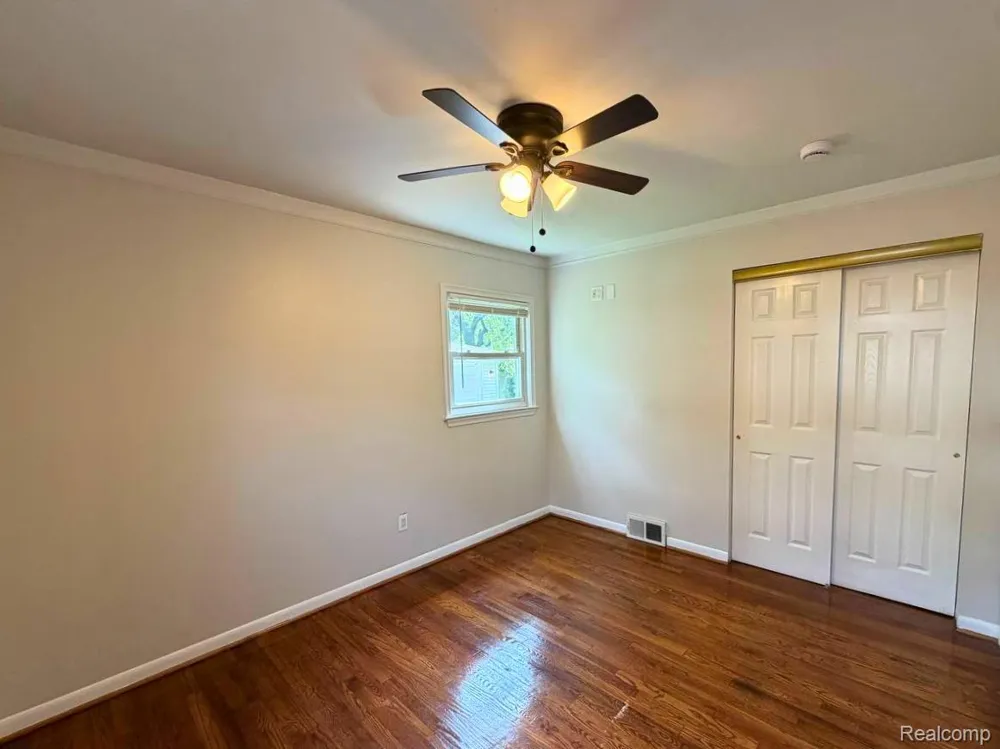 29537 Hazelwood Street Inkster City, MI 48141