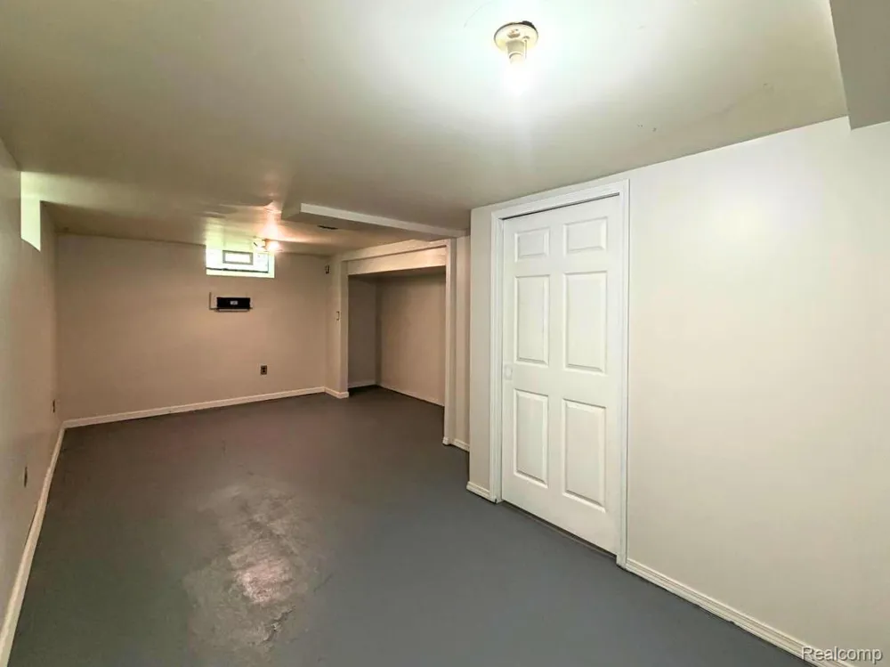 29537 Hazelwood Street Inkster City, MI 48141
