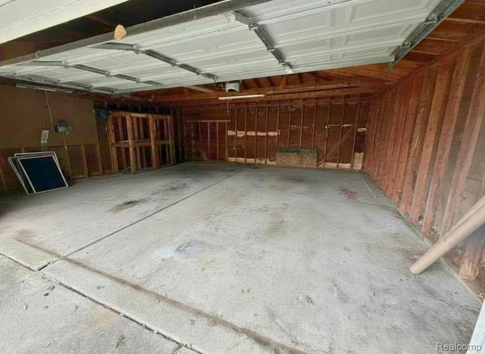29537 Hazelwood Street Inkster City, MI 48141