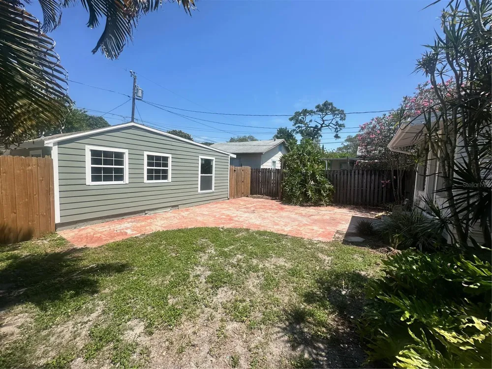 4221 BURLINGTON AVENUE St Petersburg, FL 33713