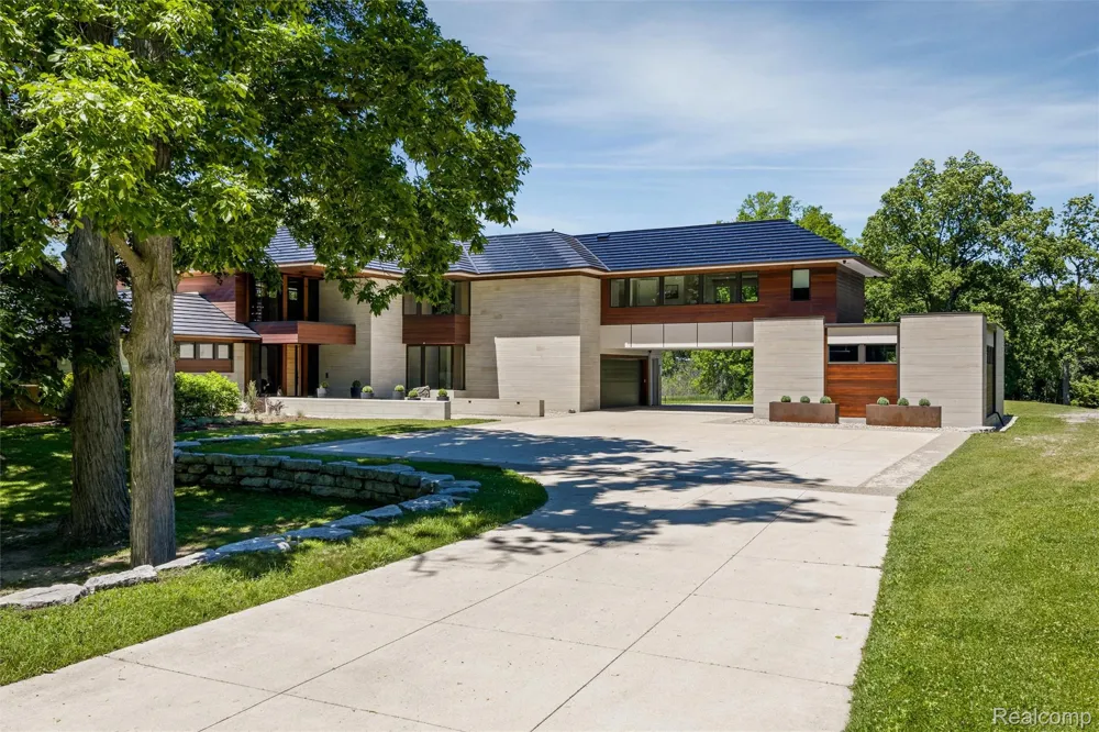 2700 Squirrel Road Bloomfield Hills City, MI 48304