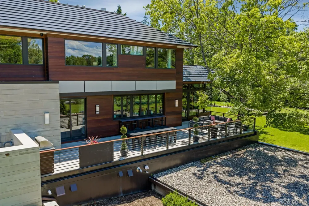 2700 Squirrel Road Bloomfield Hills City, MI 48304
