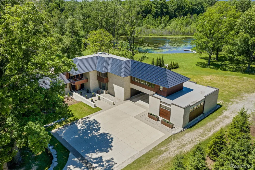 2700 Squirrel Road Bloomfield Hills City, MI 48304