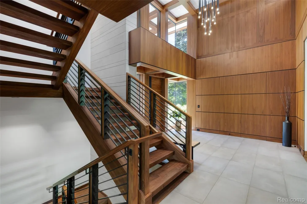 2700 Squirrel Road Bloomfield Hills City, MI 48304