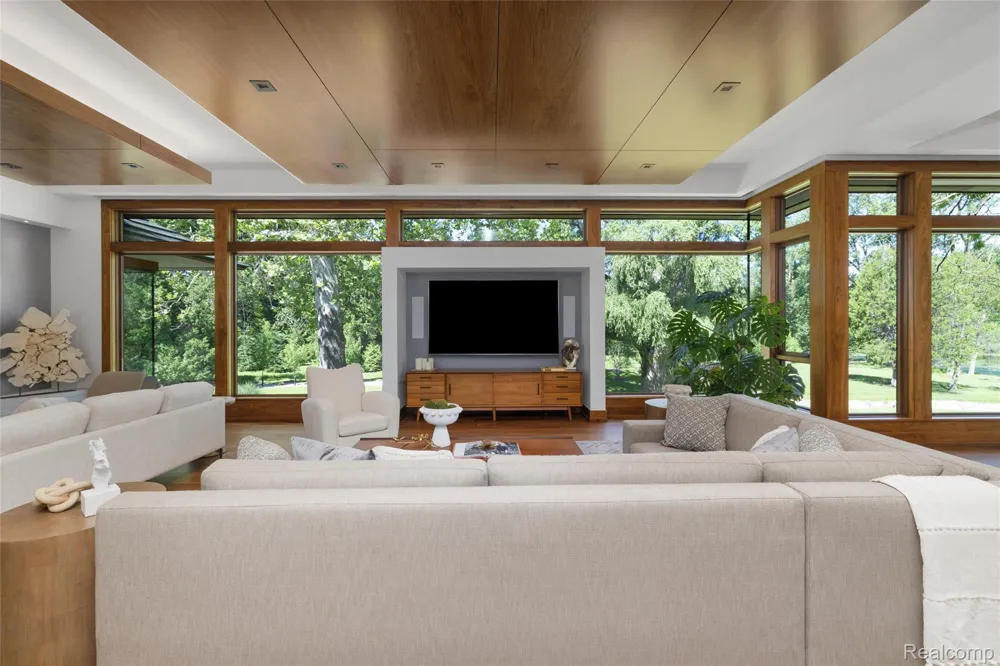 2700 Squirrel Road Bloomfield Hills City, MI 48304