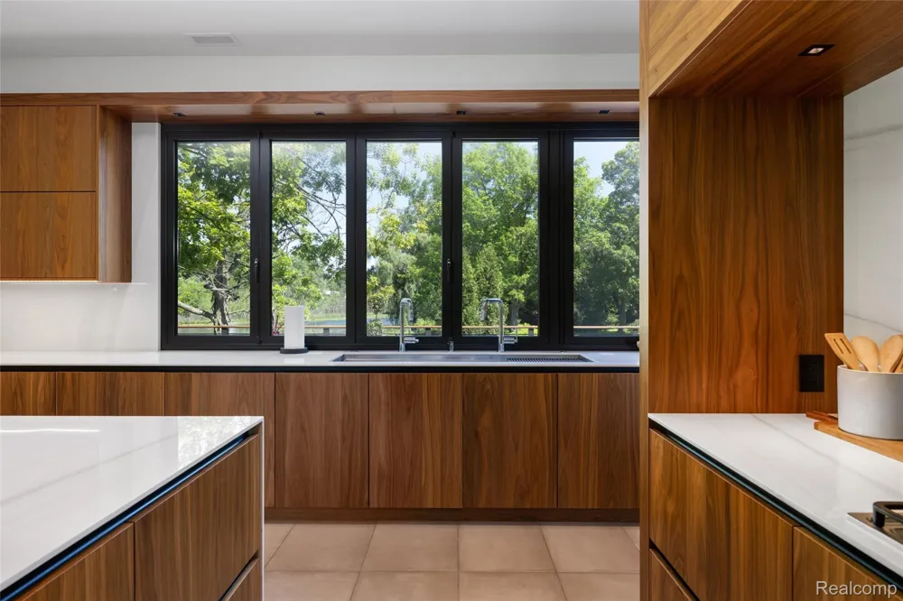 2700 Squirrel Road Bloomfield Hills City, MI 48304
