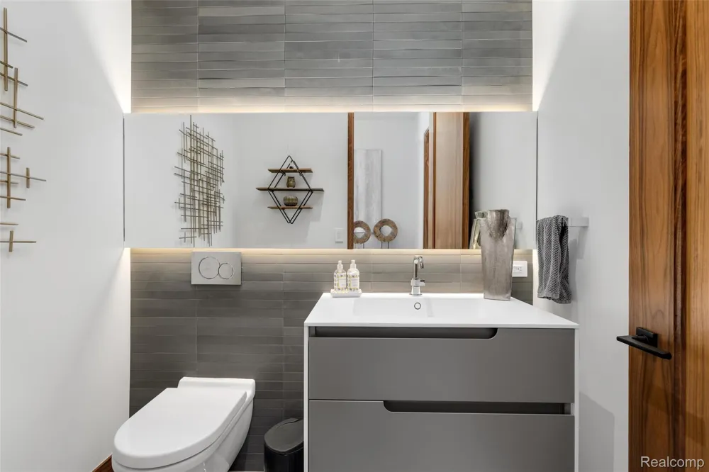 2700 Squirrel Road Bloomfield Hills City, MI 48304