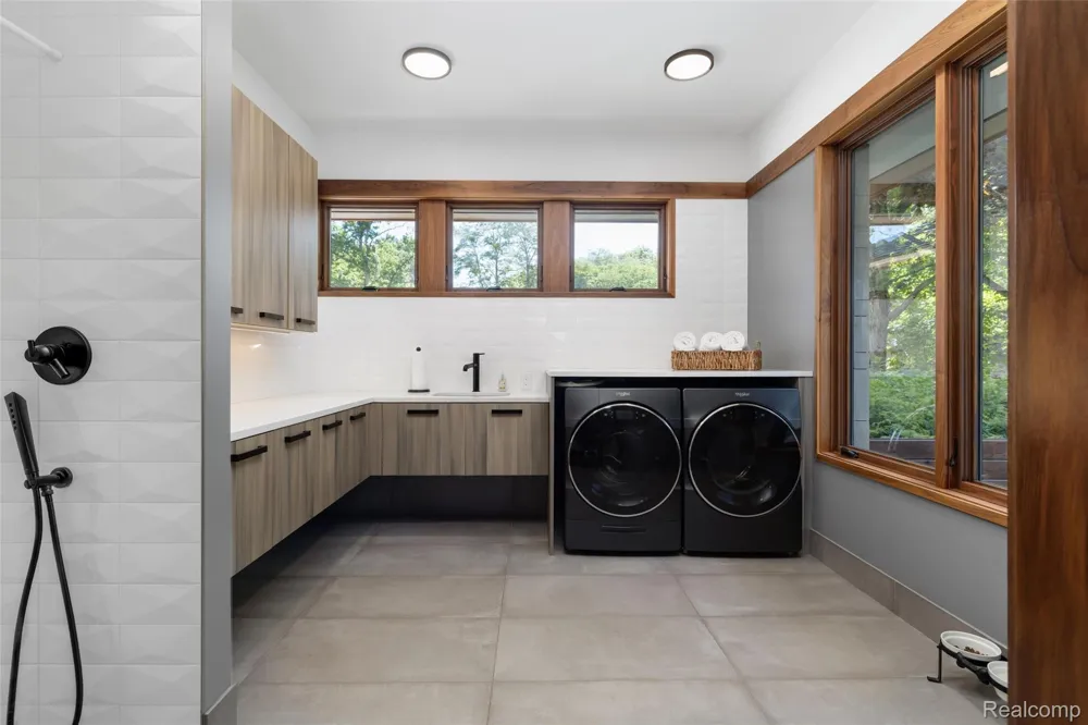 2700 Squirrel Road Bloomfield Hills City, MI 48304