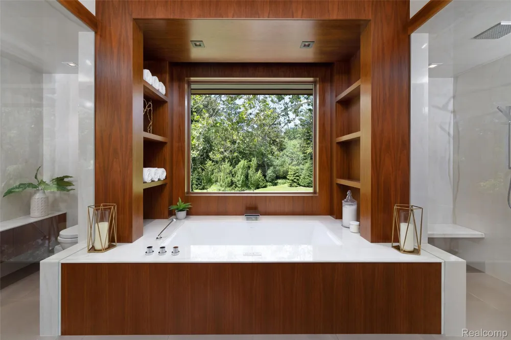 2700 Squirrel Road Bloomfield Hills City, MI 48304