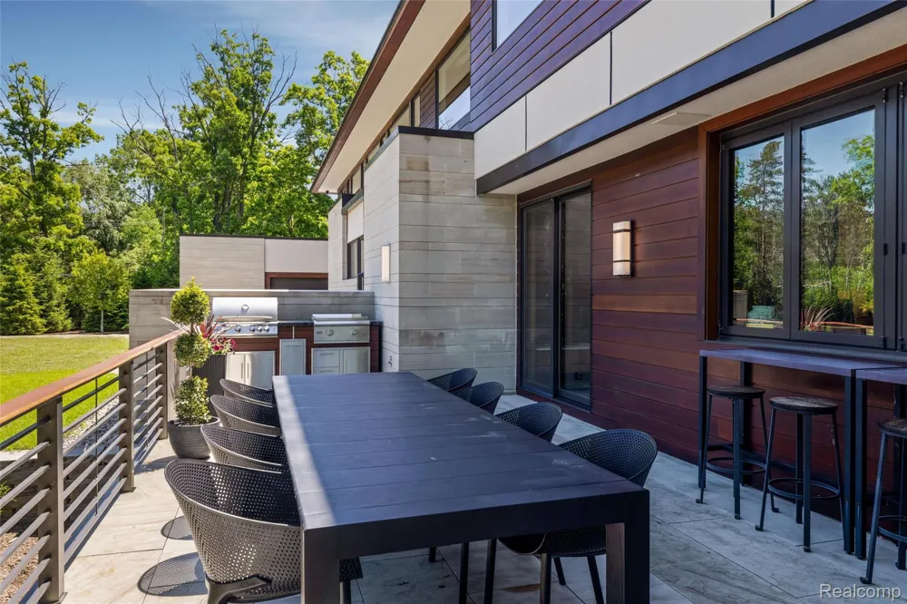 2700 Squirrel Road Bloomfield Hills City, MI 48304