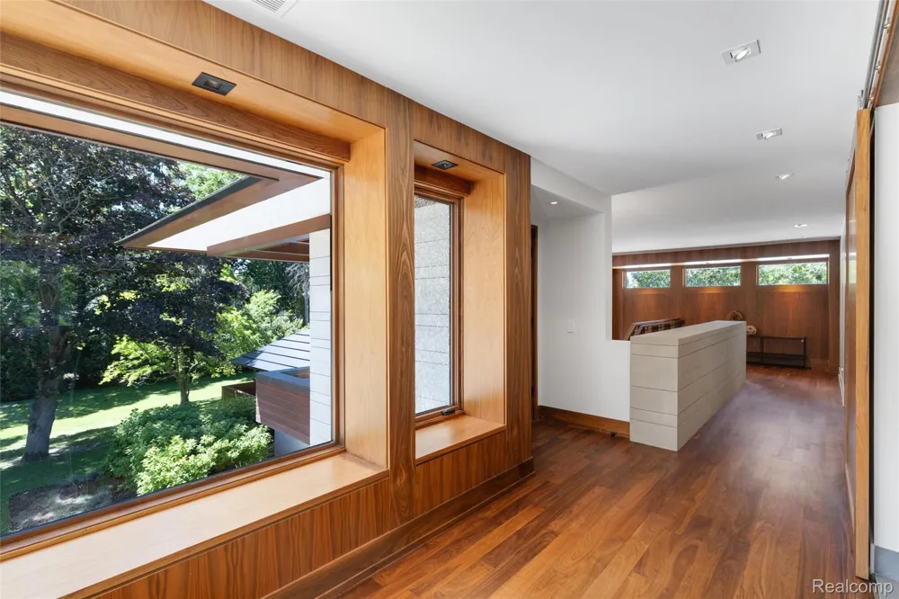 2700 Squirrel Road Bloomfield Hills City, MI 48304