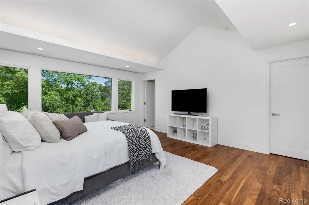 2700 Squirrel Road Bloomfield Hills City, MI 48304