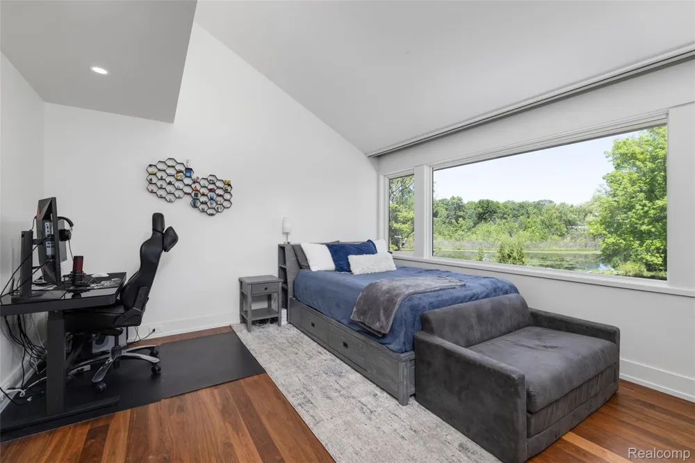 2700 Squirrel Road Bloomfield Hills City, MI 48304
