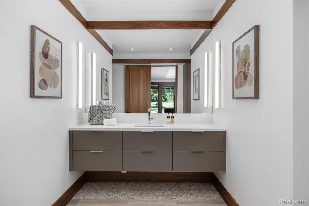 2700 Squirrel Road Bloomfield Hills City, MI 48304