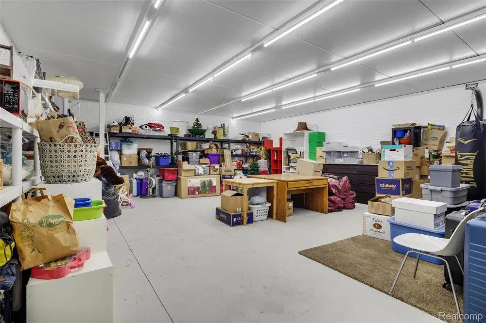 2700 Squirrel Road Bloomfield Hills City, MI 48304