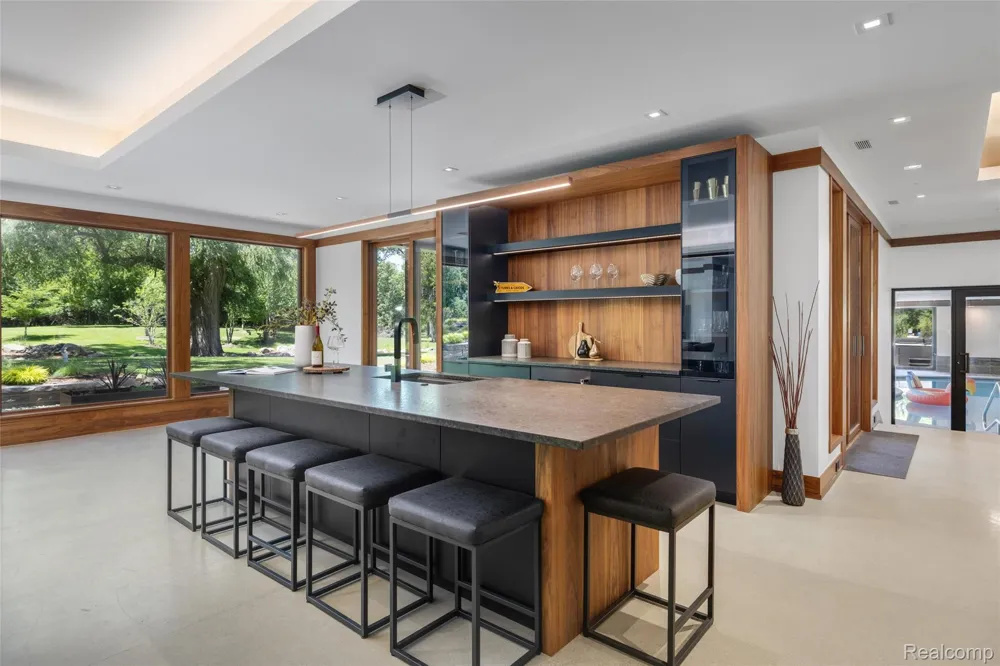 2700 Squirrel Road Bloomfield Hills City, MI 48304