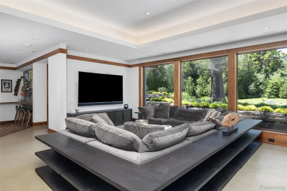 2700 Squirrel Road Bloomfield Hills City, MI 48304