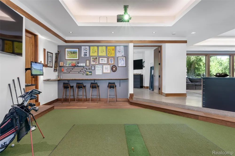 2700 Squirrel Road Bloomfield Hills City, MI 48304