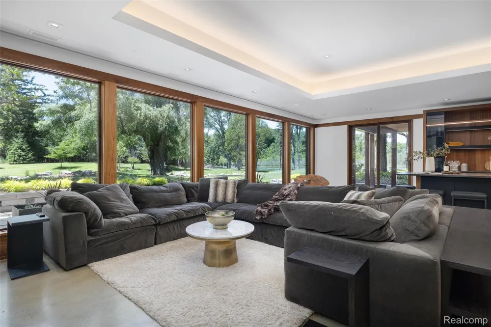 2700 Squirrel Road Bloomfield Hills City, MI 48304