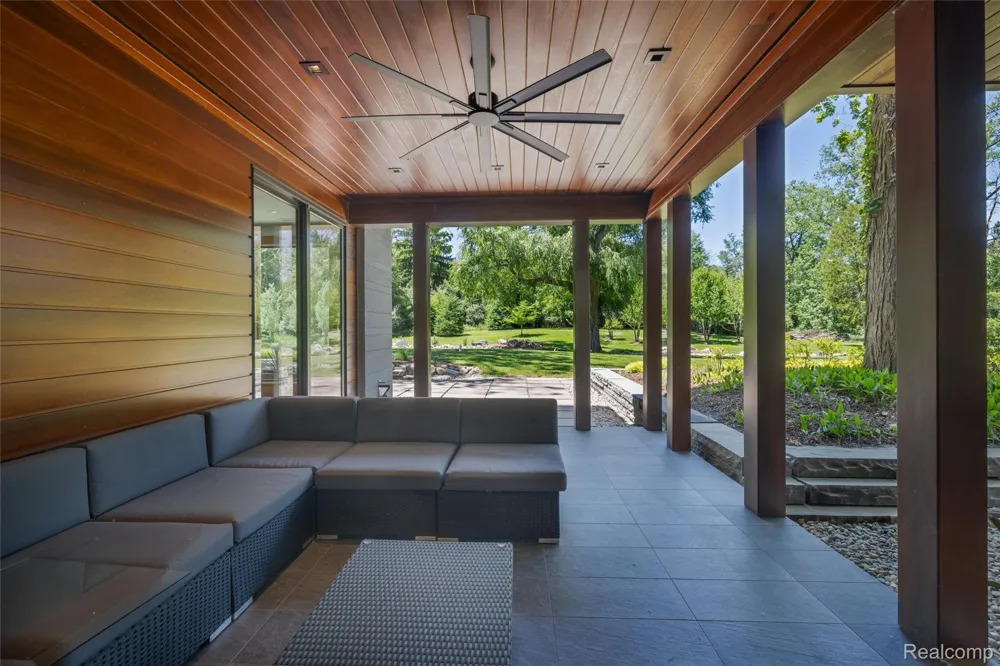 2700 Squirrel Road Bloomfield Hills City, MI 48304