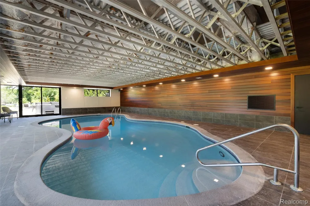 2700 Squirrel Road Bloomfield Hills City, MI 48304