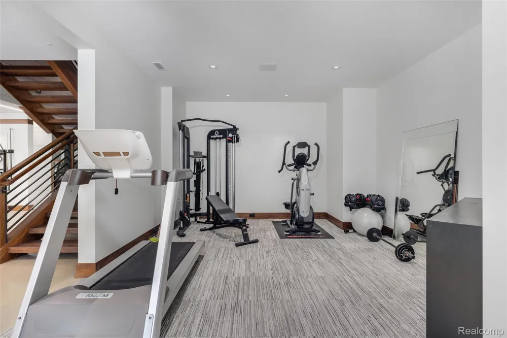 2700 Squirrel Road Bloomfield Hills City, MI 48304