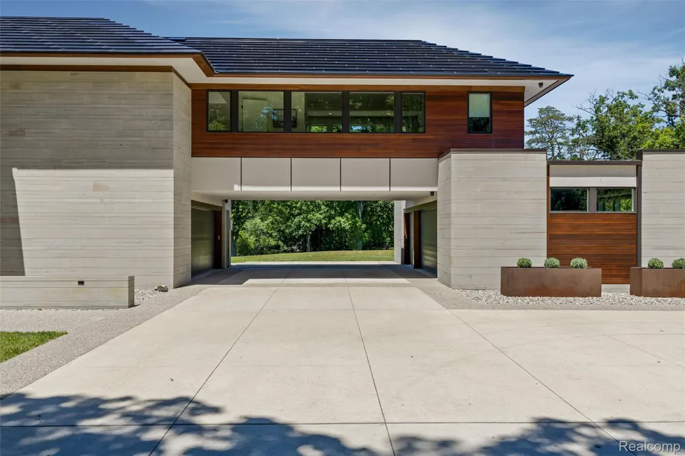 2700 Squirrel Road Bloomfield Hills City, MI 48304
