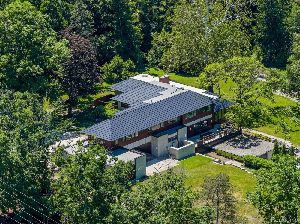 2700 Squirrel Road Bloomfield Hills City, MI 48304