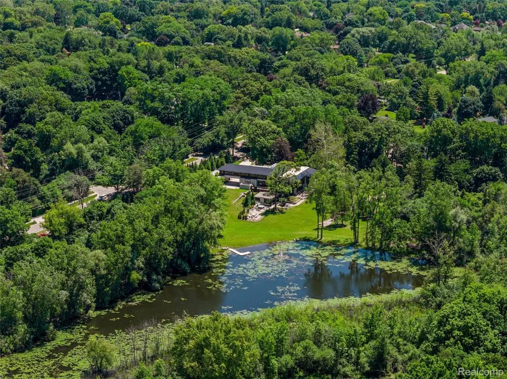 2700 Squirrel Road Bloomfield Hills City, MI 48304