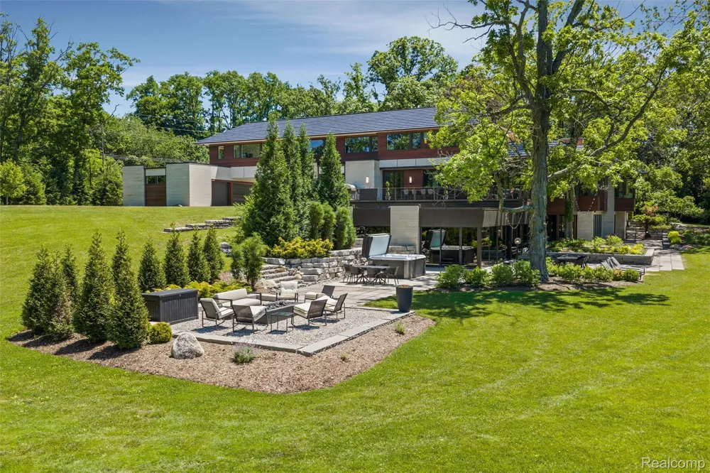 2700 Squirrel Road Bloomfield Hills City, MI 48304