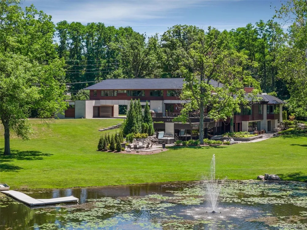 2700 Squirrel Road Bloomfield Hills City, MI 48304