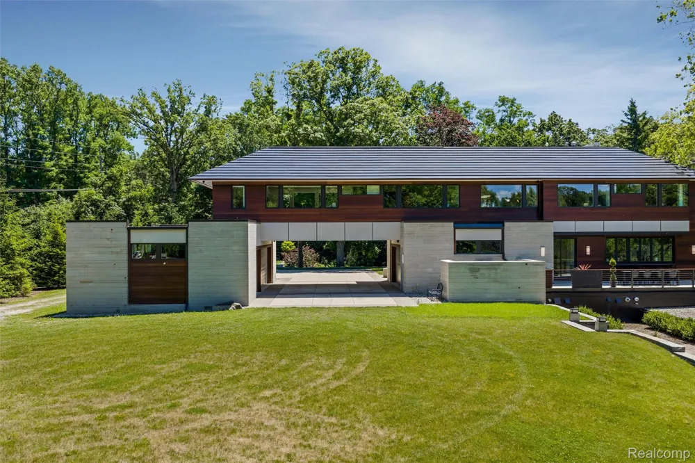 2700 Squirrel Road Bloomfield Hills City, MI 48304
