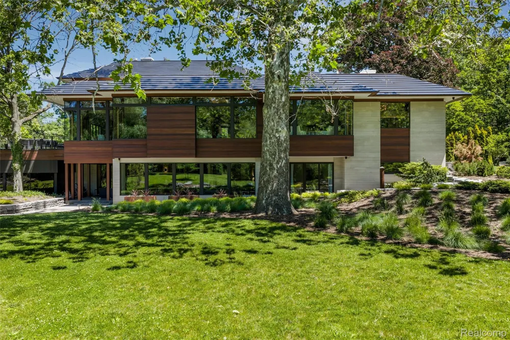 2700 Squirrel Road Bloomfield Hills City, MI 48304