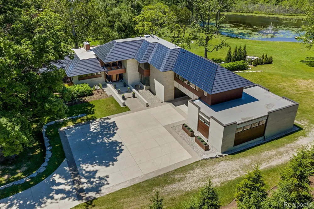 2700 Squirrel Road Bloomfield Hills City, MI 48304