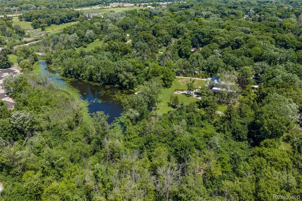 2700 Squirrel Road Bloomfield Hills City, MI 48304