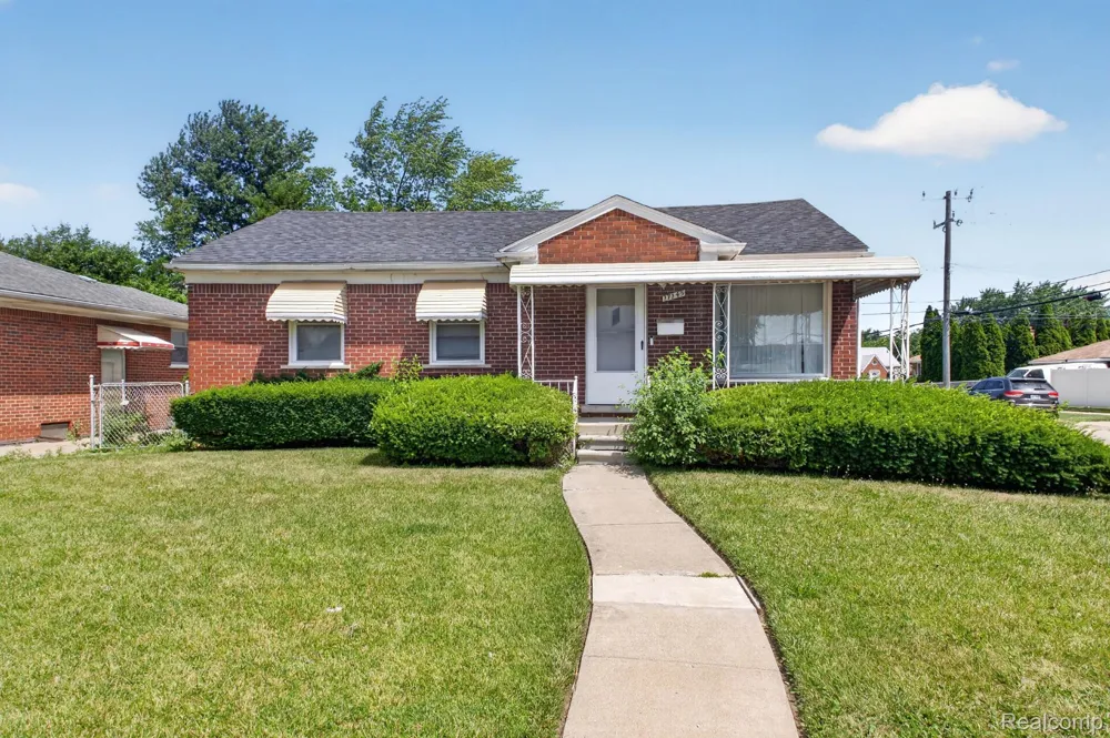 17145 Ego Avenue Eastpointe City, MI 48021