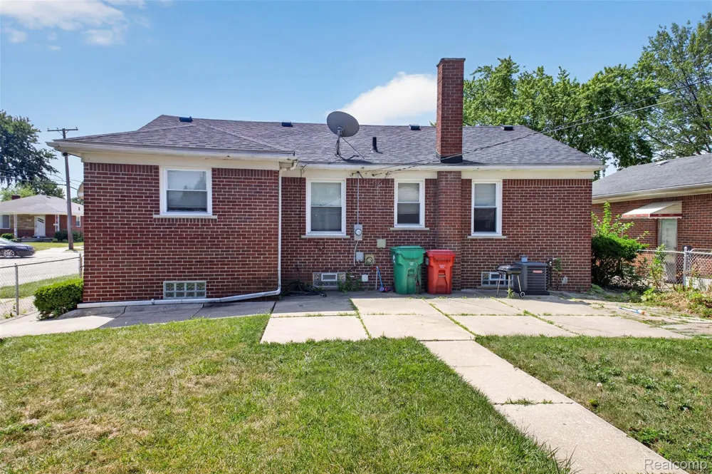 17145 Ego Avenue Eastpointe City, MI 48021