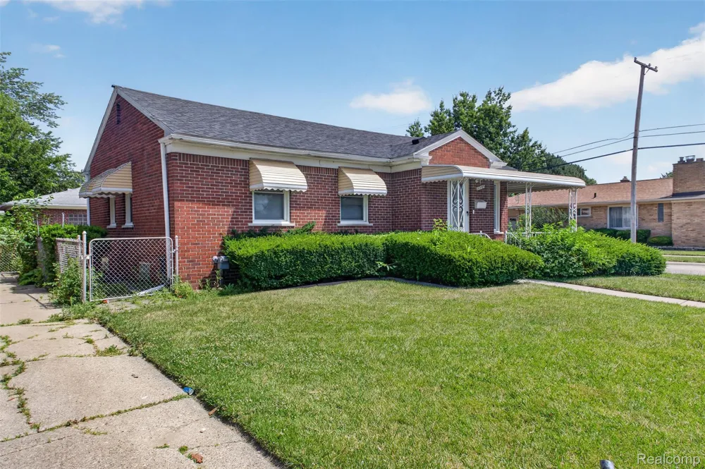 17145 Ego Avenue Eastpointe City, MI 48021