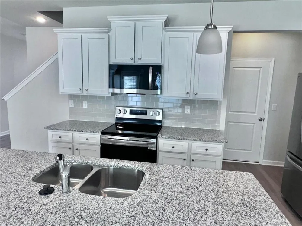2618 Swan Lake Drive Grayson, GA 30017