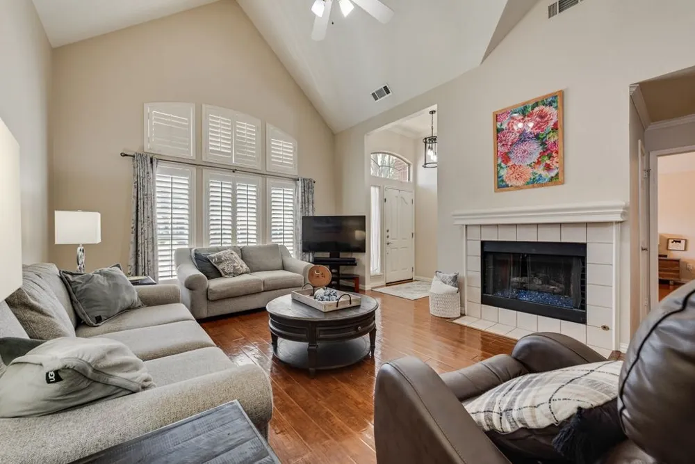 6239 Cupertino Trail Dallas, TX 75252