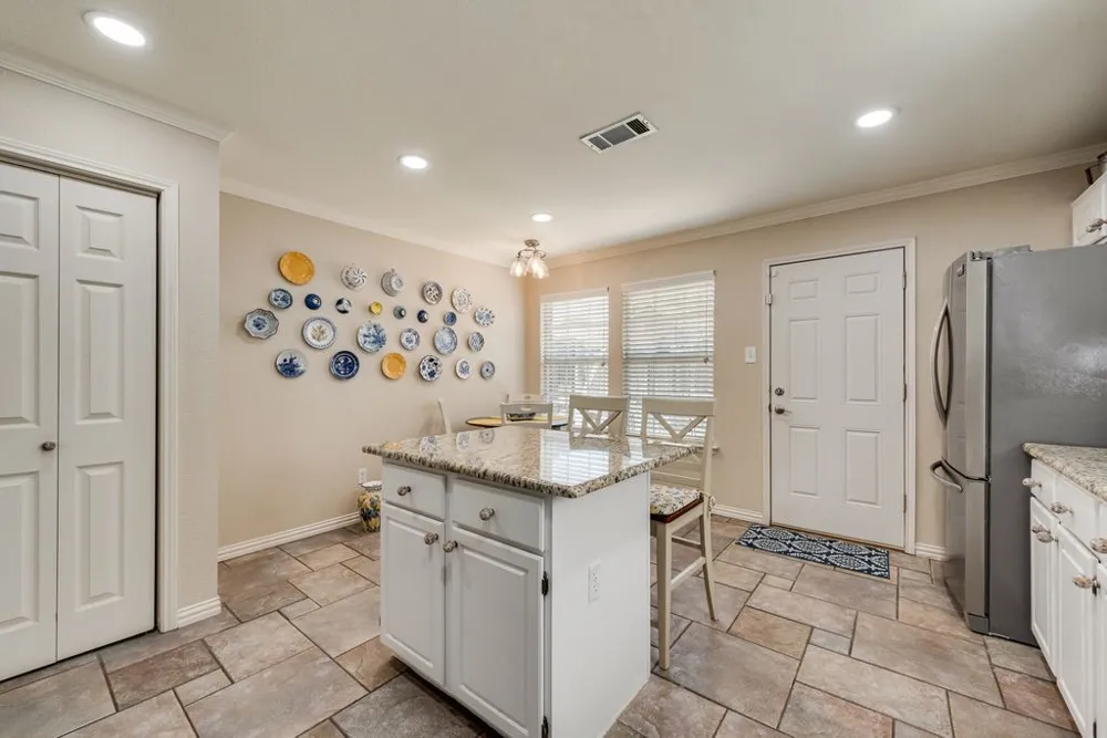 6239 Cupertino Trail Dallas, TX 75252