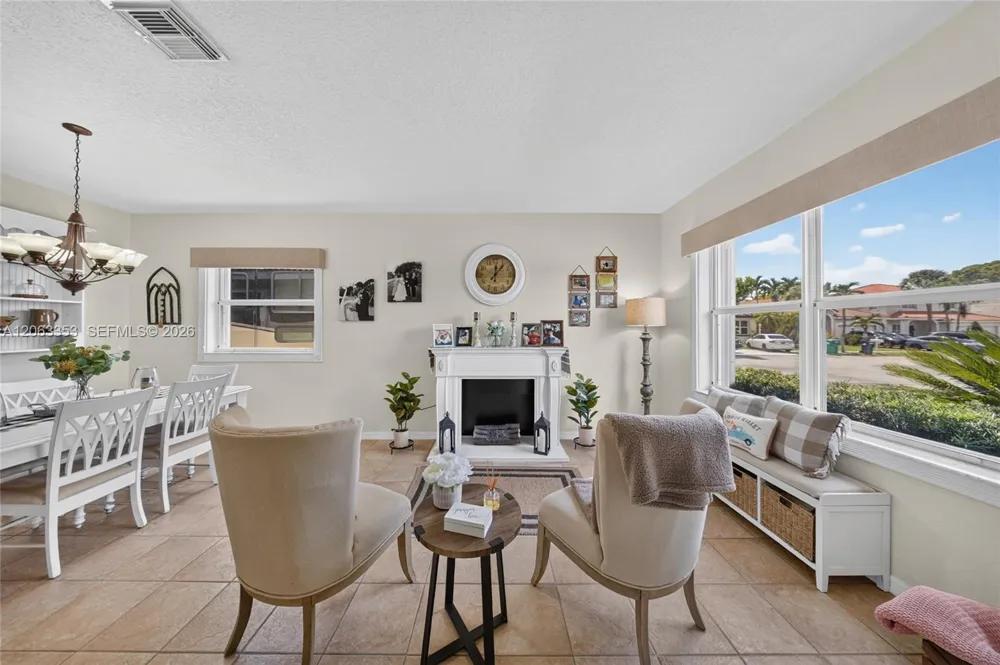 16437 SW 76th Ter Miami, FL 33193