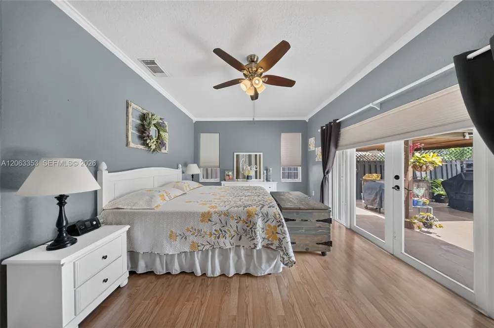 16437 SW 76th Ter Miami, FL 33193