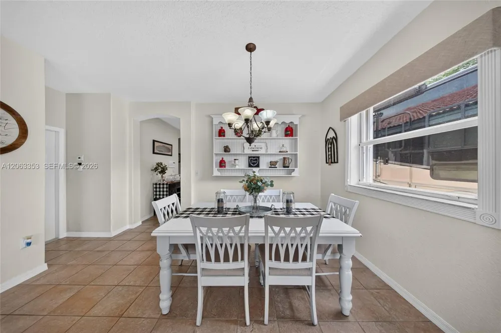 16437 SW 76th Ter Miami, FL 33193