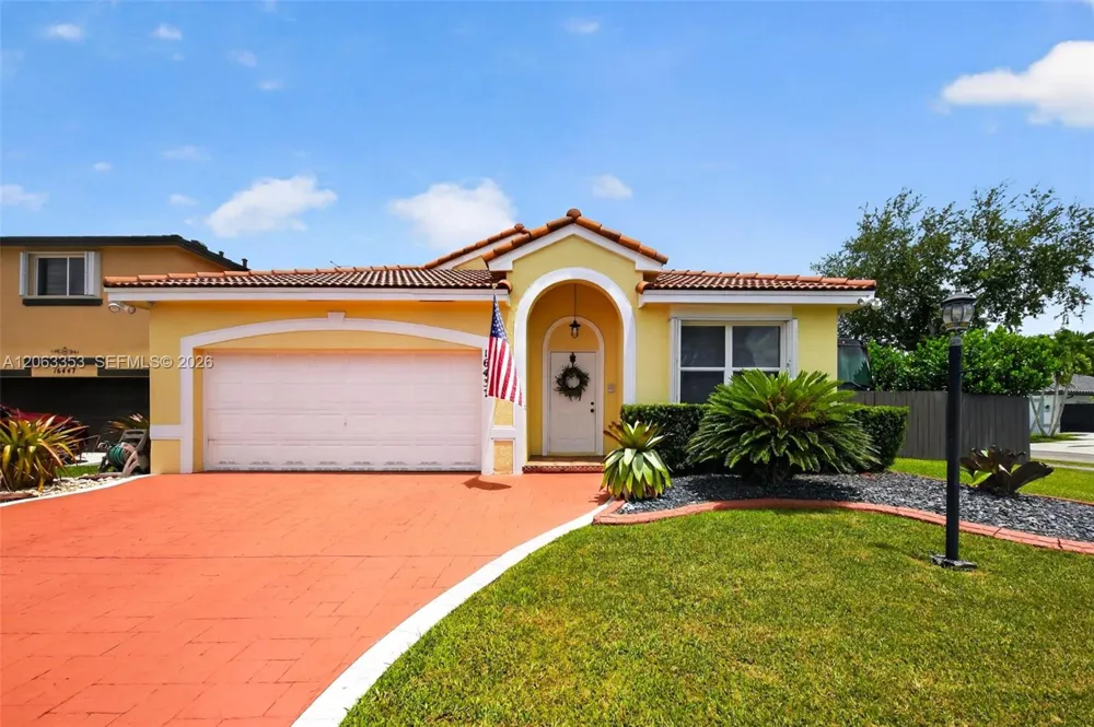 16437 SW 76th Ter Miami, FL 33193