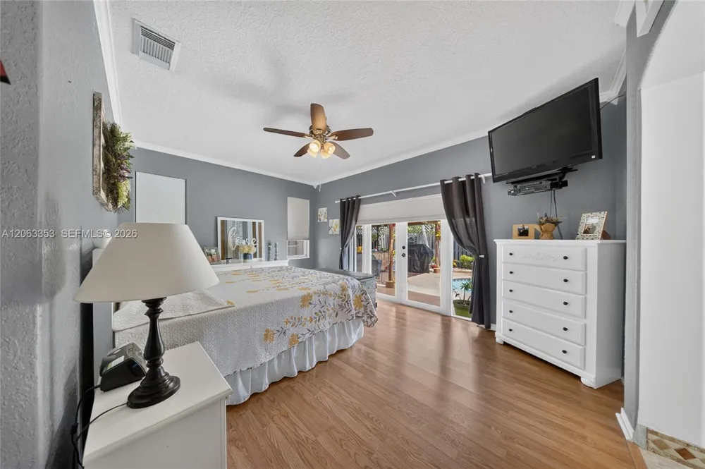 16437 SW 76th Ter Miami, FL 33193