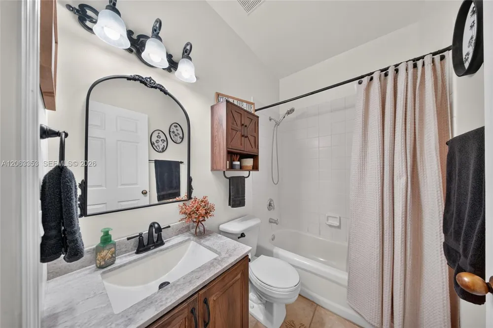 16437 SW 76th Ter Miami, FL 33193