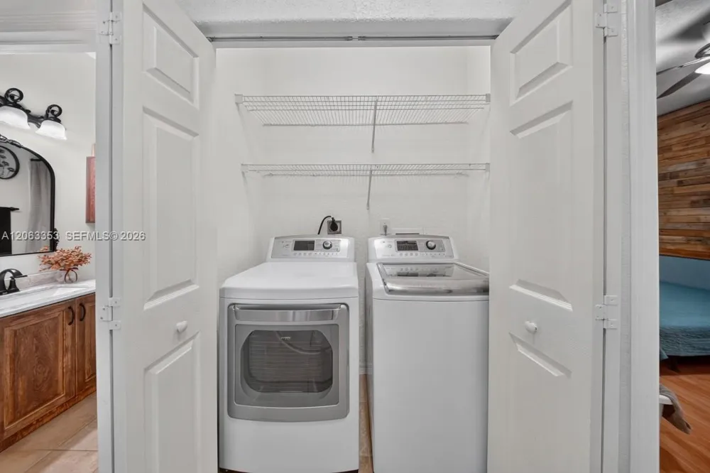 16437 SW 76th Ter Miami, FL 33193